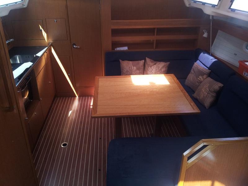 Book yachts online - sailboat - Bavaria 43 Cruiser - Sea Party - rent
