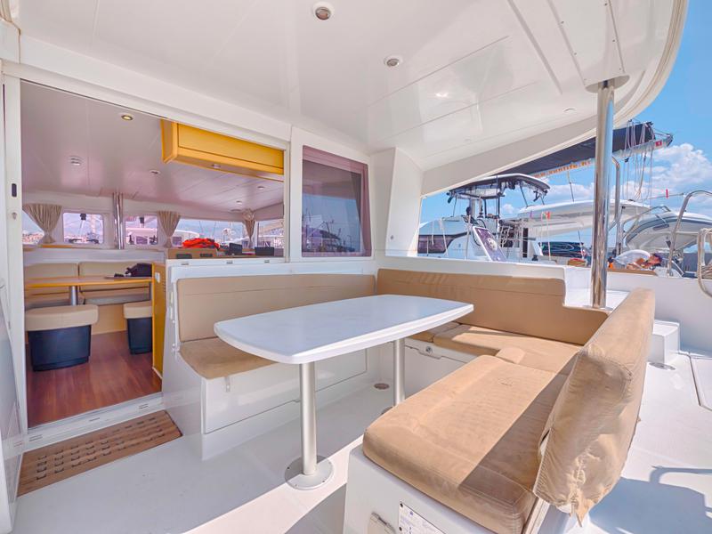 Book yachts online - catamaran - Lagoon 400 - SIMBA - rent