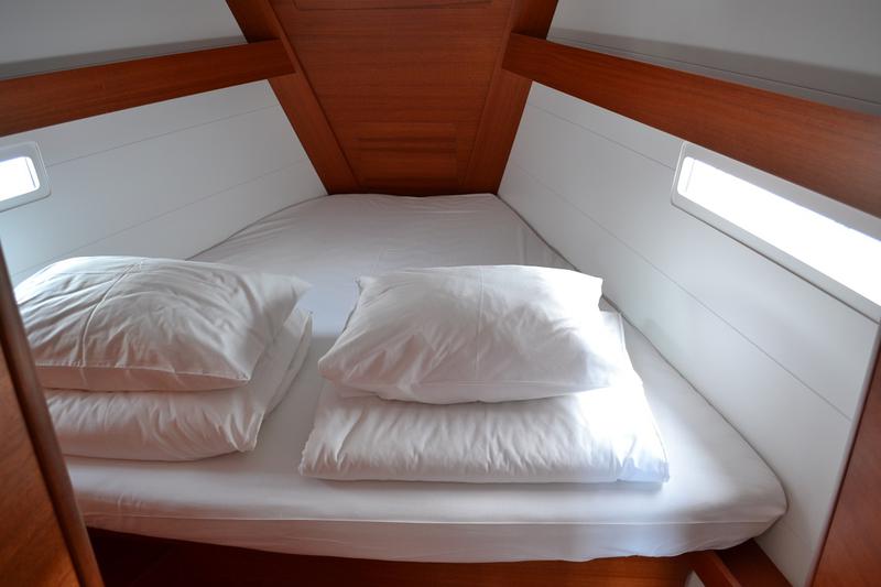 Book yachts online - sailboat - Dufour 412 - Tango - rent