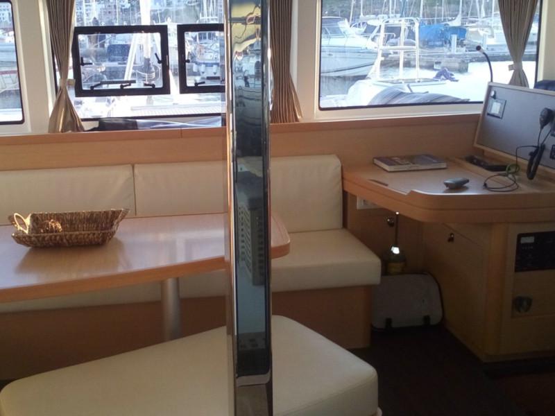 Book yachts online - catamaran - Lagoon 42 - Chamotte - rent