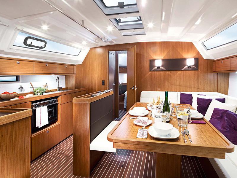 Book yachts online - sailboat - Bavaria Cruiser 46 - ZOE - rent