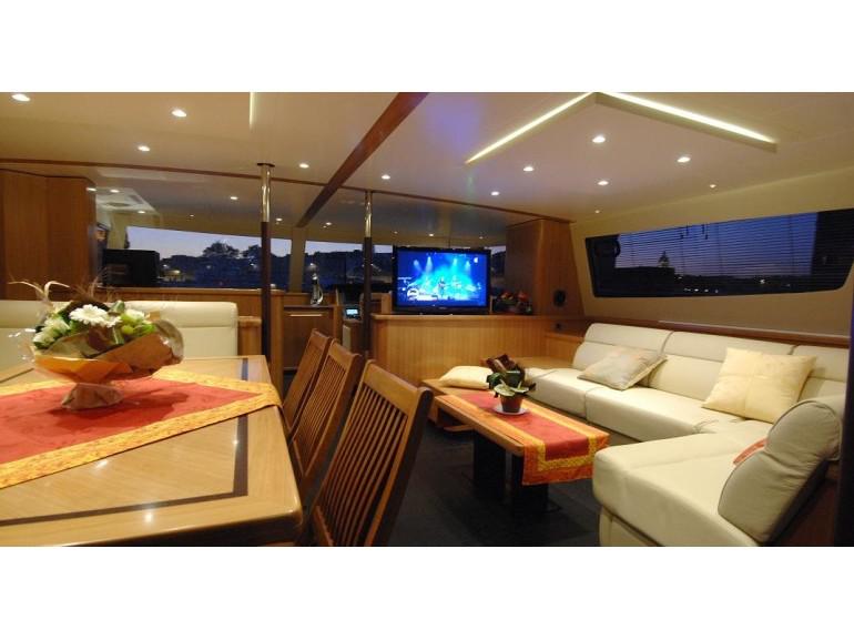 Book yachts online - powercatamaran - Fountaine Pajot Queensland 55 - Actium IV - rent
