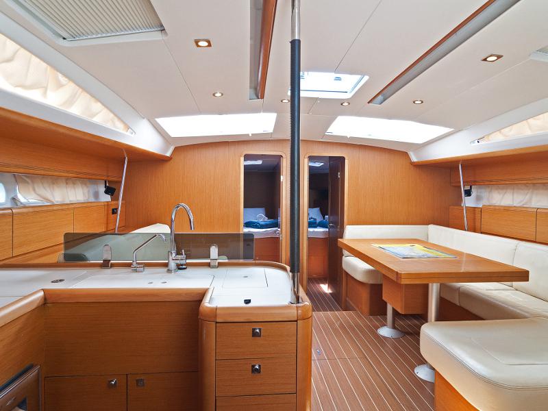 Book yachts online - sailboat - Jeanneau 53 - Maria Favorita - rent