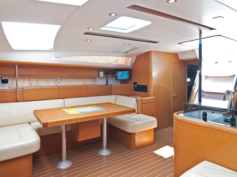 Book yachts online - sailboat - Jeanneau 53 - Maria Favorita - rent