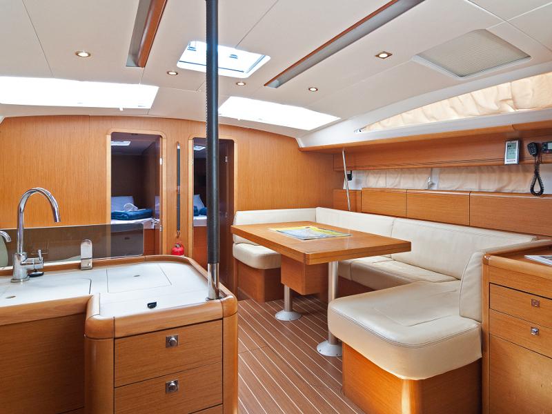 Book yachts online - sailboat - Jeanneau 53 - Maria Favorita - rent