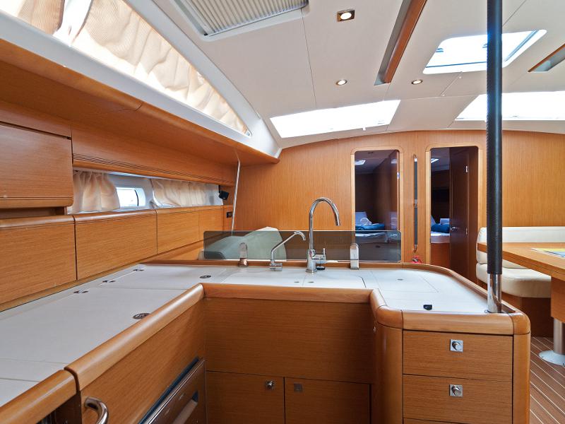 Book yachts online - sailboat - Jeanneau 53 - Maria Favorita - rent