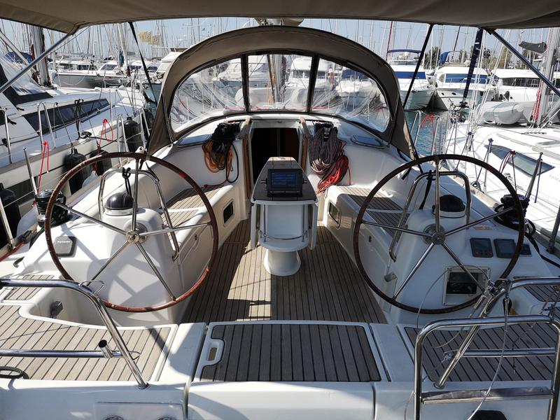 Book yachts online - sailboat - Oceanis 43 - Skyfall - Bow &amp; Solar - rent