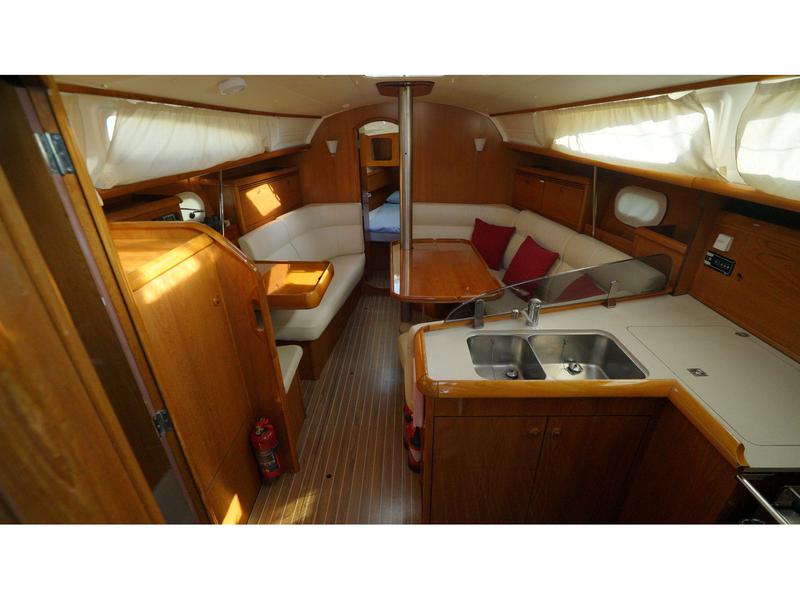 Book yachts online - sailboat - Sun Odyssey 35 - Mira - rent