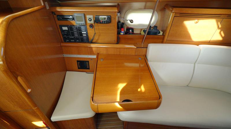Book yachts online - sailboat - Sun Odyssey 35 - Mira - rent