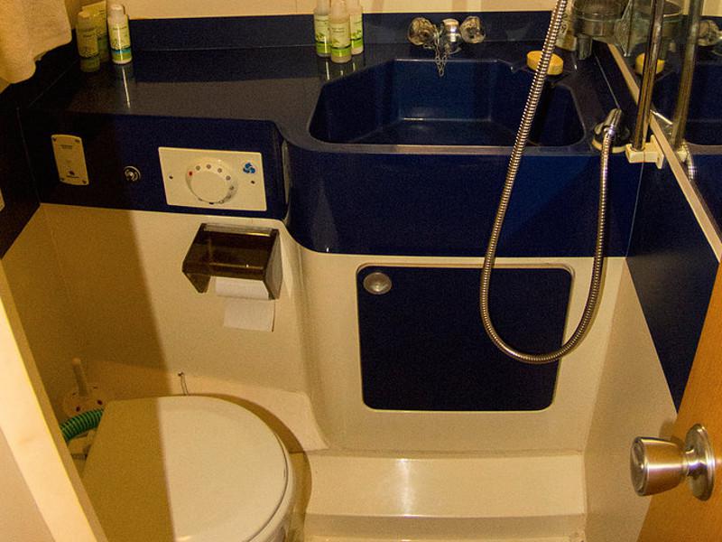 Book yachts online - motorboat - Princess 45 - Captain Nikos - rent