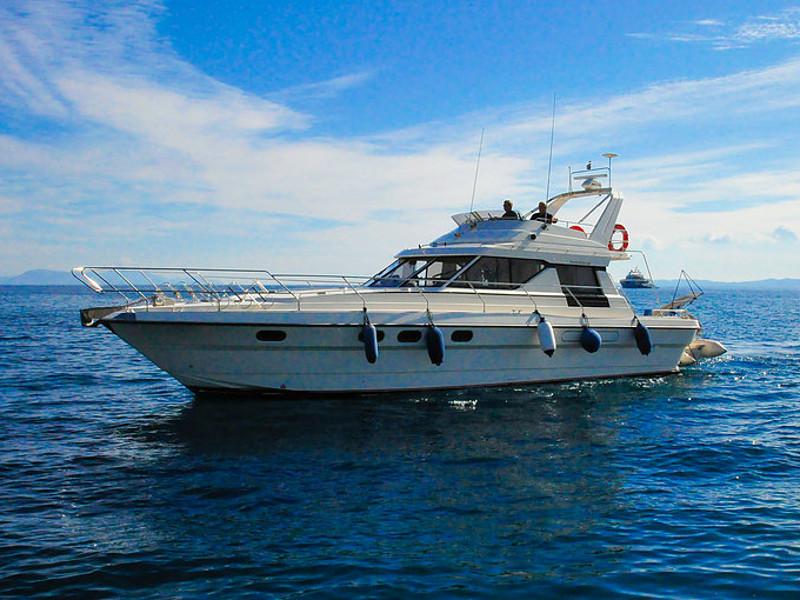 Book yachts online - motorboat - Princess 45 - Captain Nikos - rent
