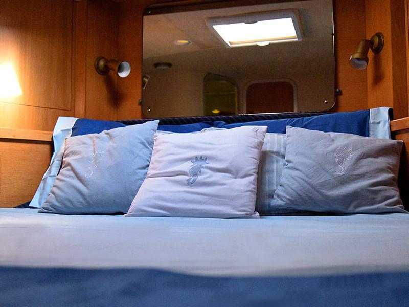 Book yachts online - motorboat - Princess 45 - Captain Nikos - rent