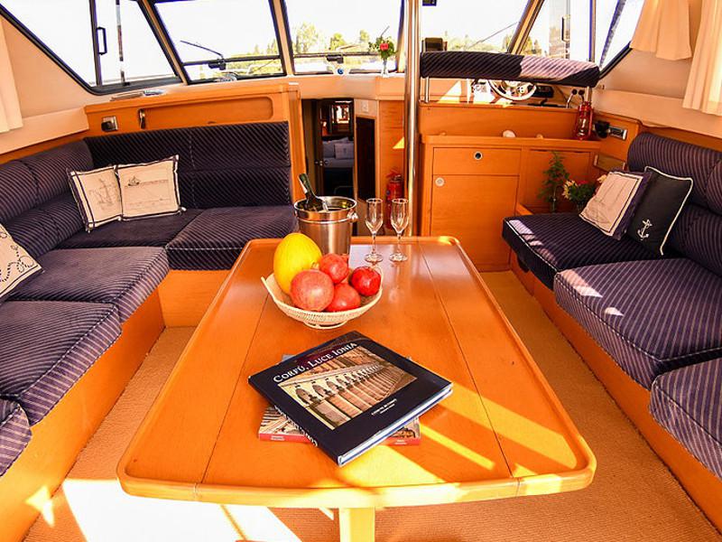 Book yachts online - motorboat - Princess 45 - Captain Nikos - rent