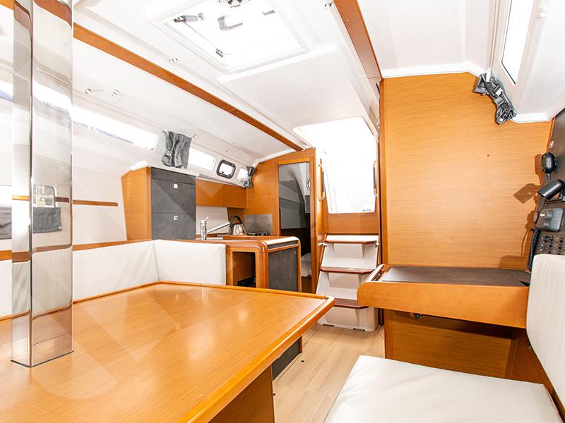 Book yachts online - sailboat - Sun Odyssey 349 - CHAMAREL - rent