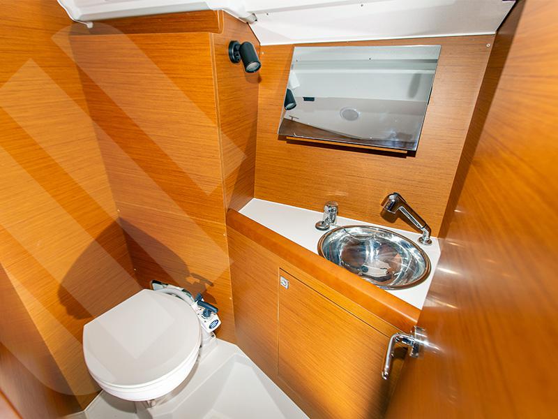 Book yachts online - sailboat - Sun Odyssey 349 - CHAMAREL - rent