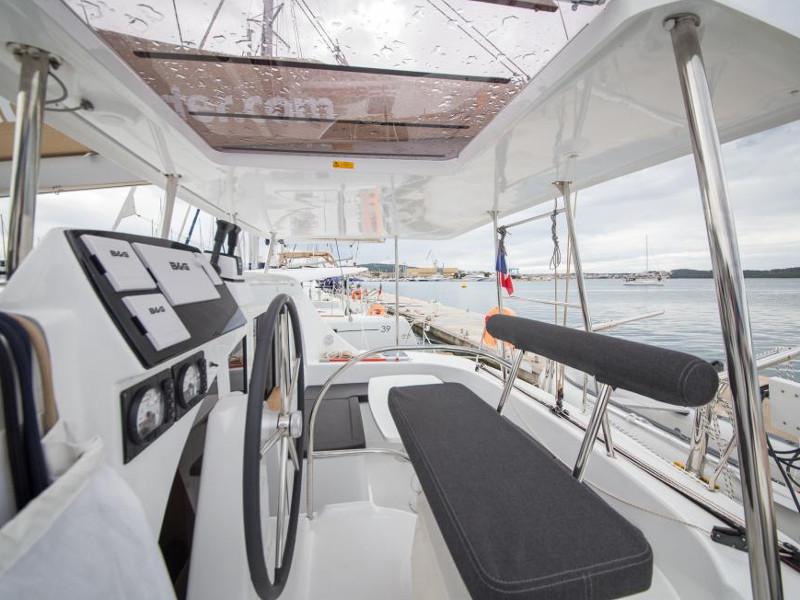 Book yachts online - catamaran - Lagoon 380 - Eschyle - rent