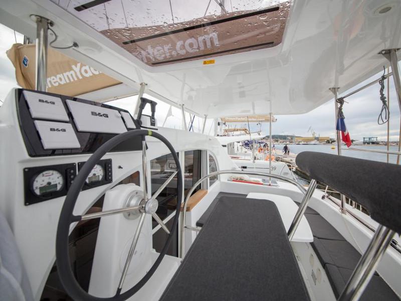 Book yachts online - catamaran - Lagoon 380 - Eschyle - rent