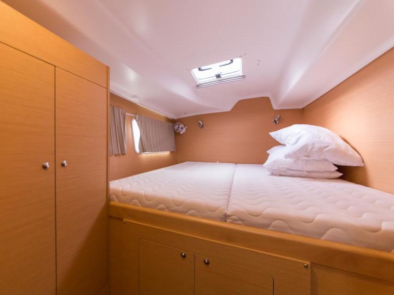 Book yachts online - catamaran - Lagoon 380 - Eschyle - rent