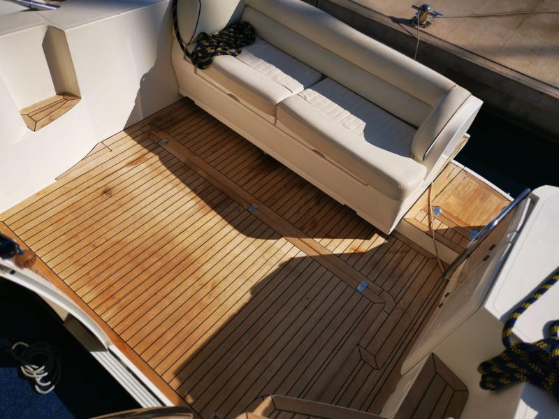 Book yachts online - motorboat - Sealine F34 - Little One - rent