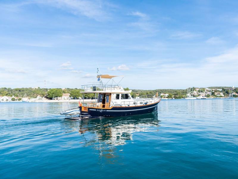 Book yachts online - motorboat - Menorquin 160 FLY LUX - Buccara VI - rent