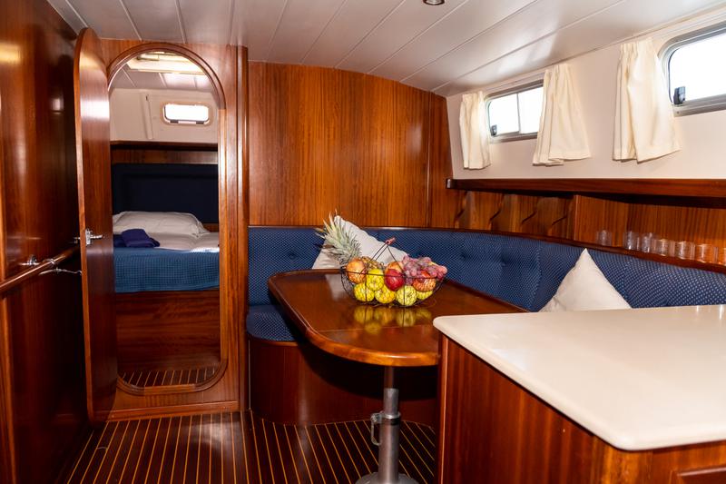 Book yachts online - motorboat - Menorquin 150 - Buccara IX - rent