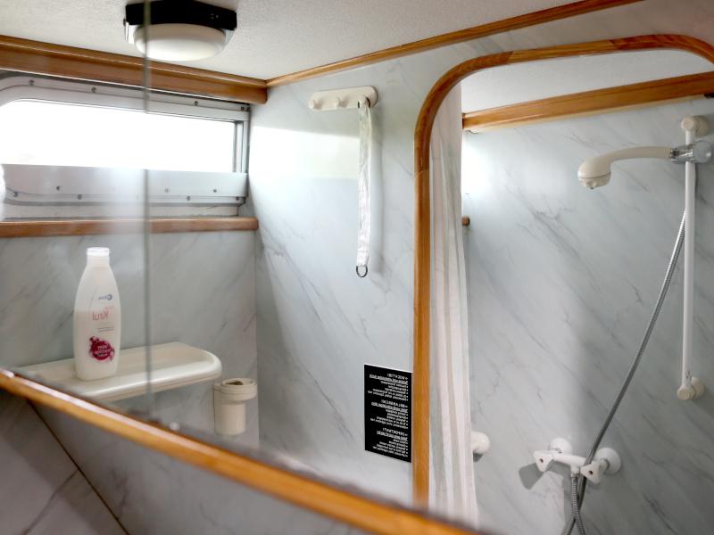 Book yachts online - motorboat - Pedro Solano 33 - Callisto - rent