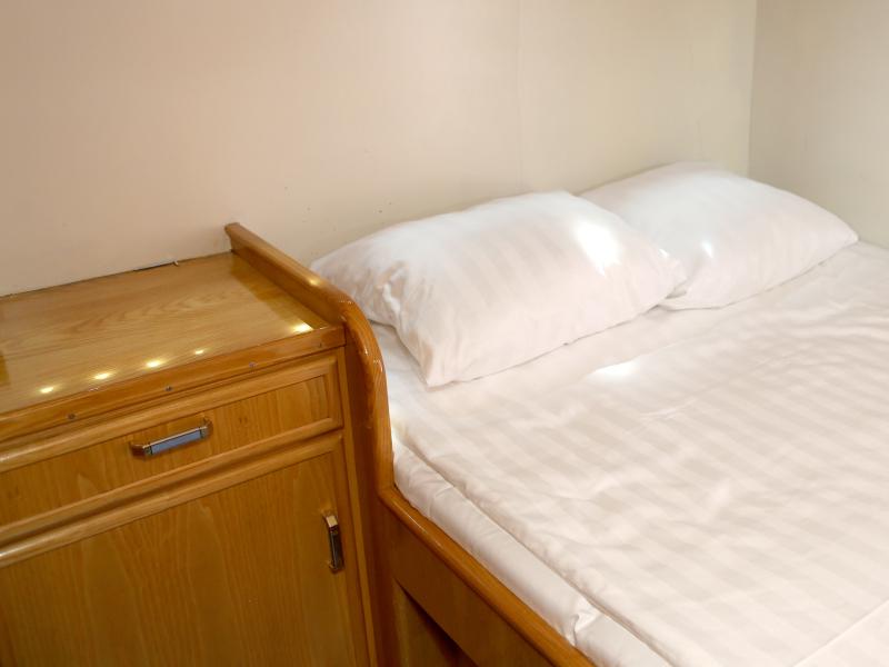 Book yachts online - motorboat - Pedro Solano 33 - Callisto - rent