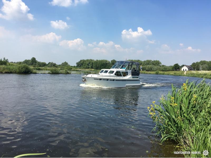 Book yachts online - motorboat - Pedro Solano 33 - Callisto - rent