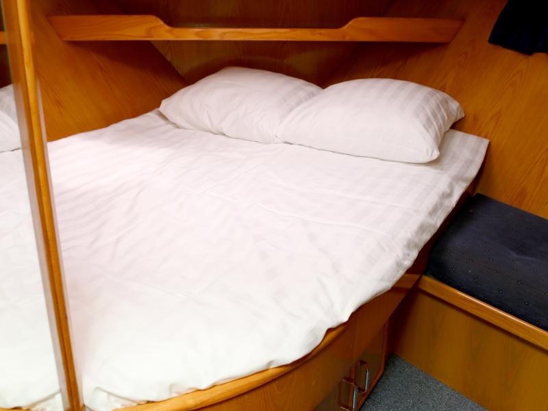 Book yachts online - motorboat - Pedro Solano 33 - Callisto - rent