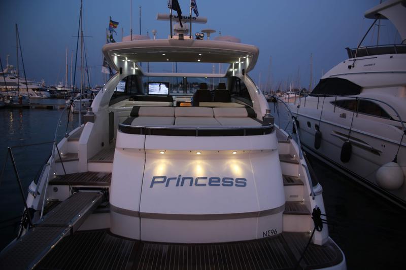 Book yachts online - motorboat - Princess V53 - Princess - rent