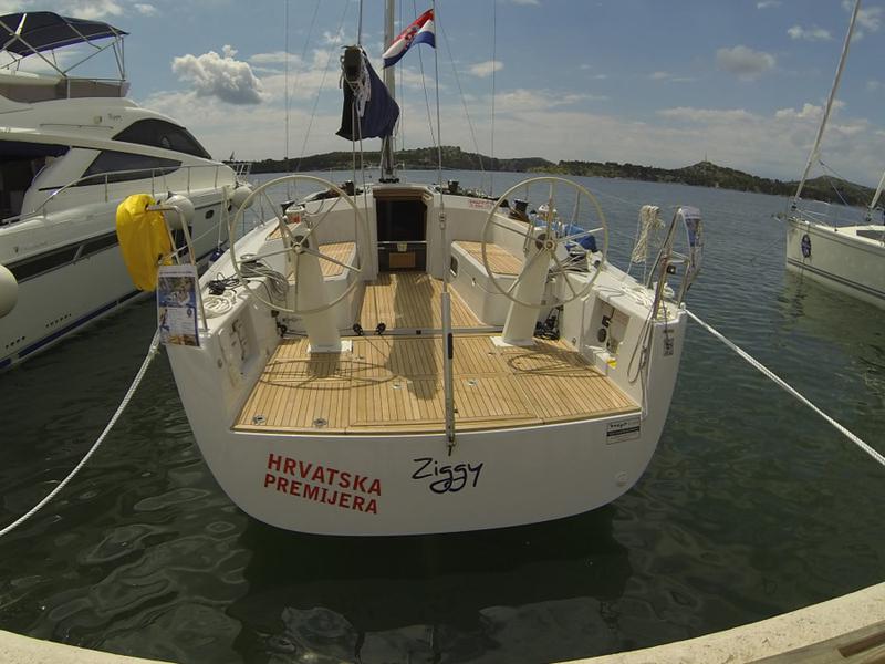 Book yachts online - sailboat - Grand Soleil 39 - Ziggy (Sails 2019) - rent