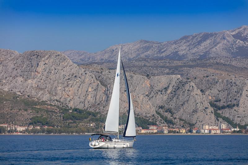 Book yachts online - sailboat - Bavaria 49 - ANGELA - rent