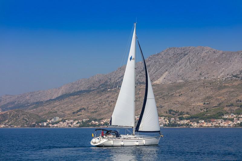 Book yachts online - sailboat - Bavaria 49 - ANGELA - rent