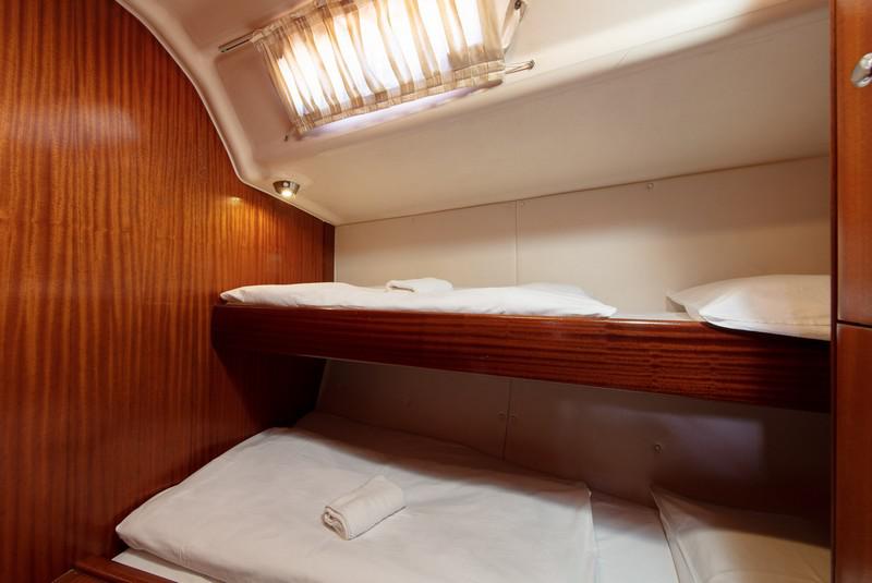 Book yachts online - sailboat - Bavaria 49 - ANGELA - rent