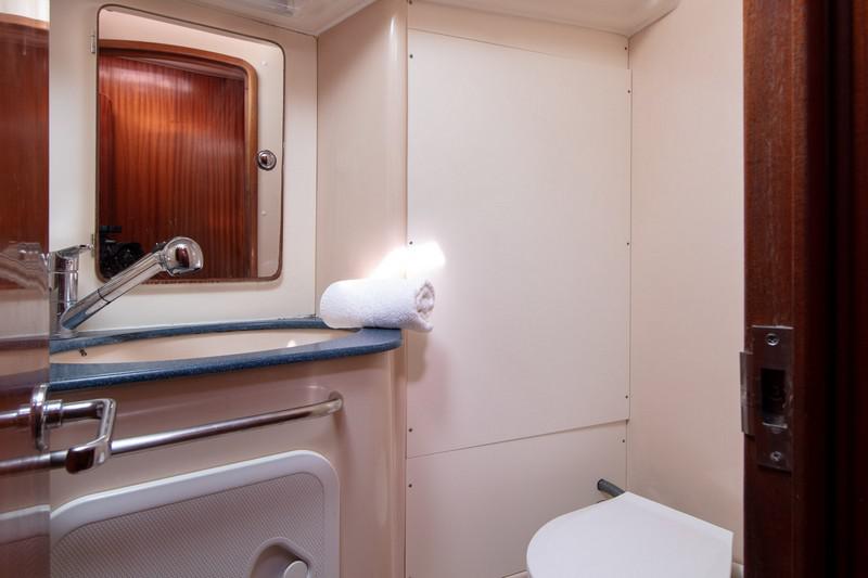 Book yachts online - sailboat - Bavaria 49 - ANGELA - rent