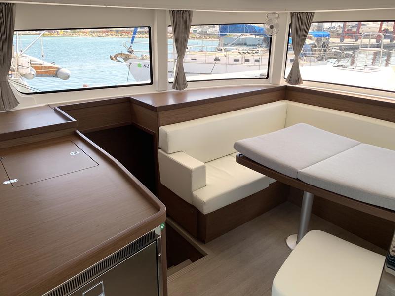 Book yachts online - catamaran - Lagoon 42 - Sea Hawk - rent