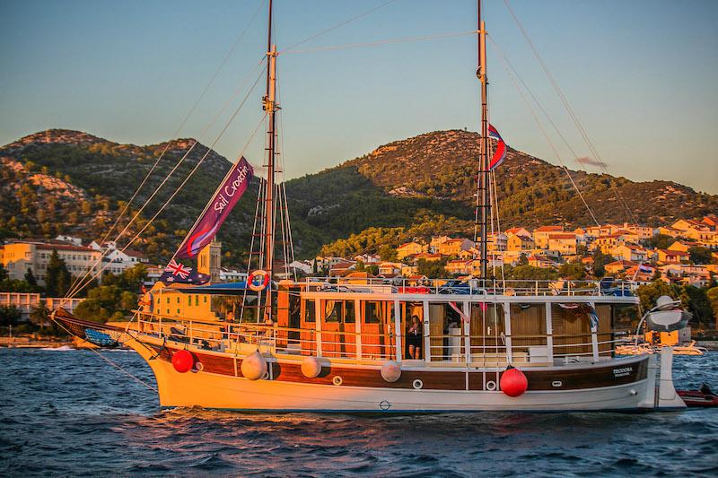 Book yachts online - motorboat - Motoryacht Teodora - Teodora - rent
