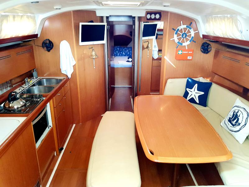 Book yachts online - sailboat - Cyclades 43.4 - TINA - rent