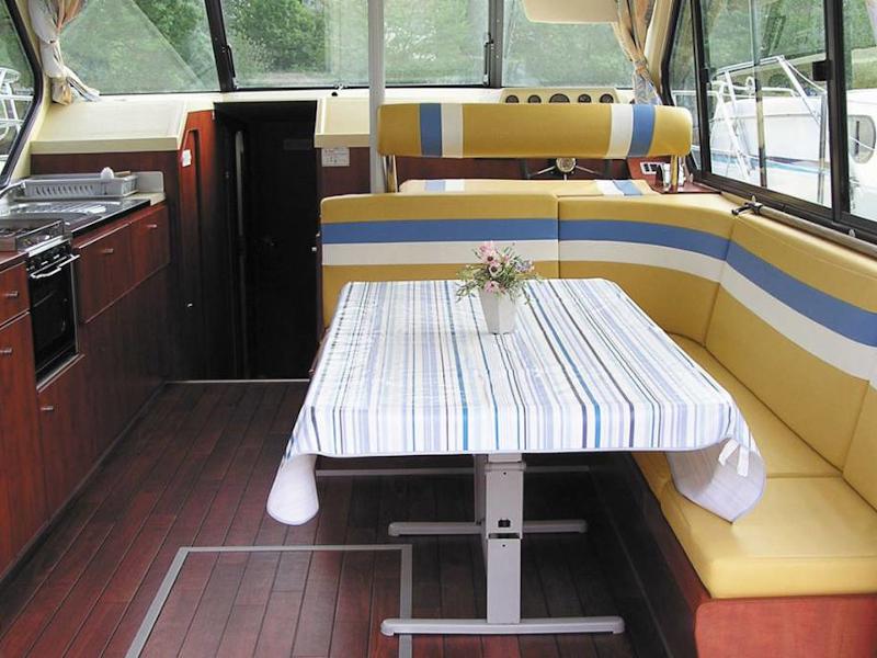 Book yachts online - motorboat - Sedan 1310 - SANCERRE FR - rent