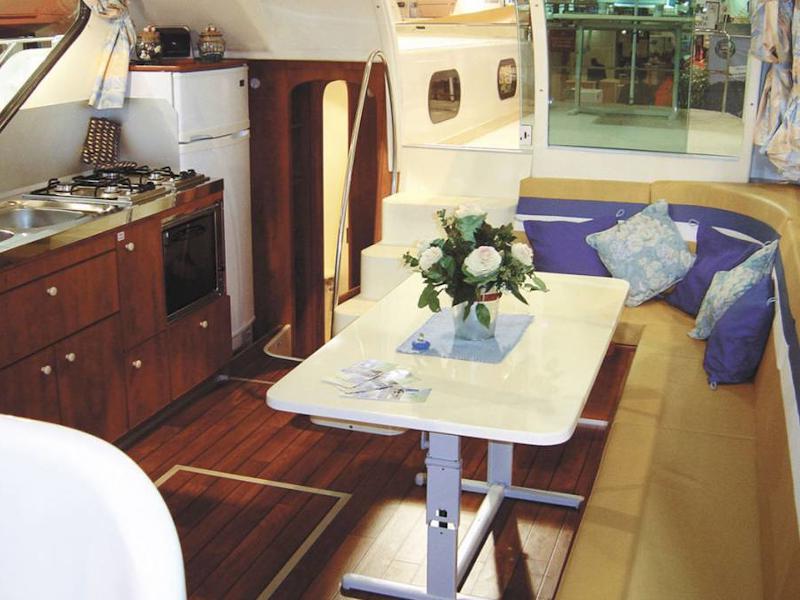 Book yachts online - motorboat - Confort 1100 - FOUCHECOURT FR - rent
