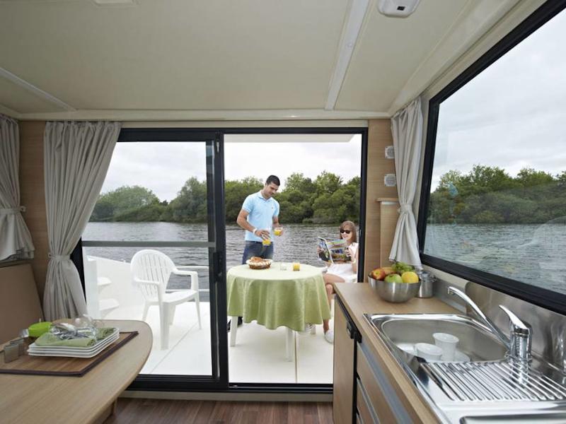 Book yachts online - motorboat - Sedan Primo - BRIENON FR - rent