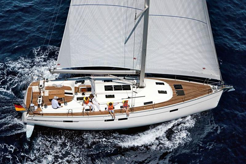 Book yachts online - sailboat - Bavaria 45 Cruiser - Leos-A/C in saloon - rent
