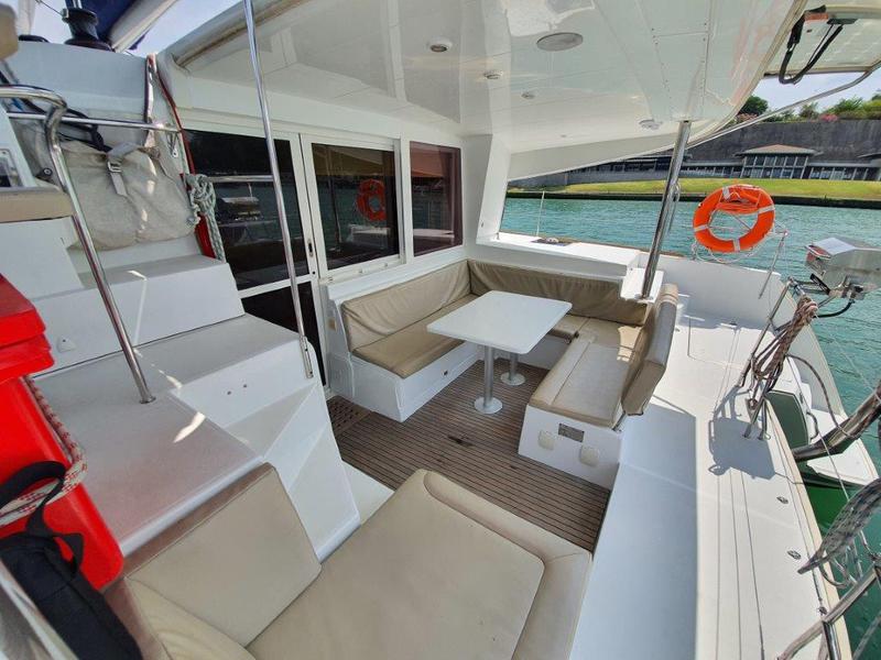 Book yachts online - catamaran - Lagoon 400 S2 Premium - Jimmy Blue - rent