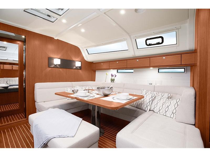 Book yachts online - sailboat - Bavaria Cruiser 51 - Viky - rent