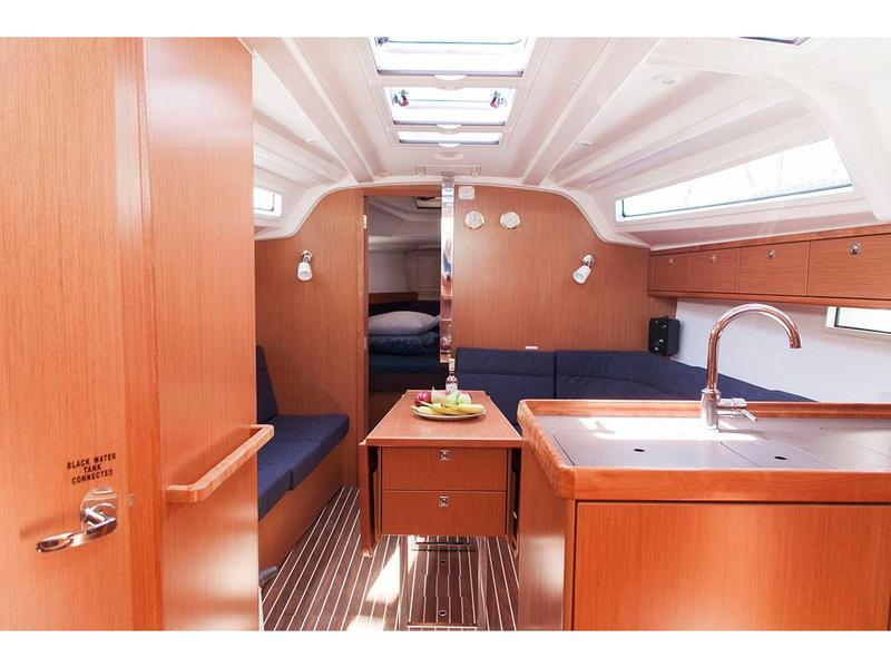 Book yachts online - sailboat - Bavaria Cruiser 37 - S/Y Lydia - rent