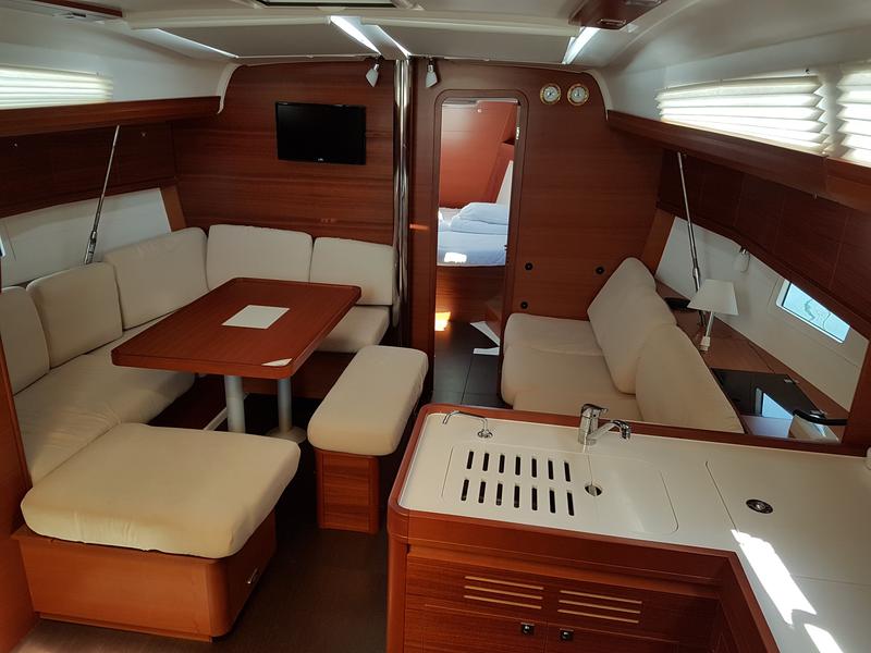 Book yachts online - sailboat - Dufour 412 Grand Large - Apus - rent