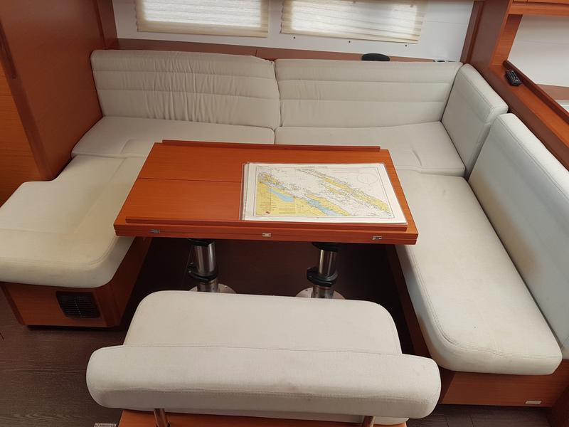Book yachts online - sailboat - Dufour 512 Grand Large - HERA X - rent