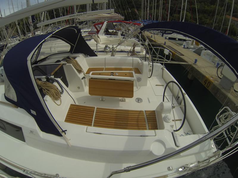 Book yachts online - sailboat - Dufour 382 Grand Large - Gangaro - rent