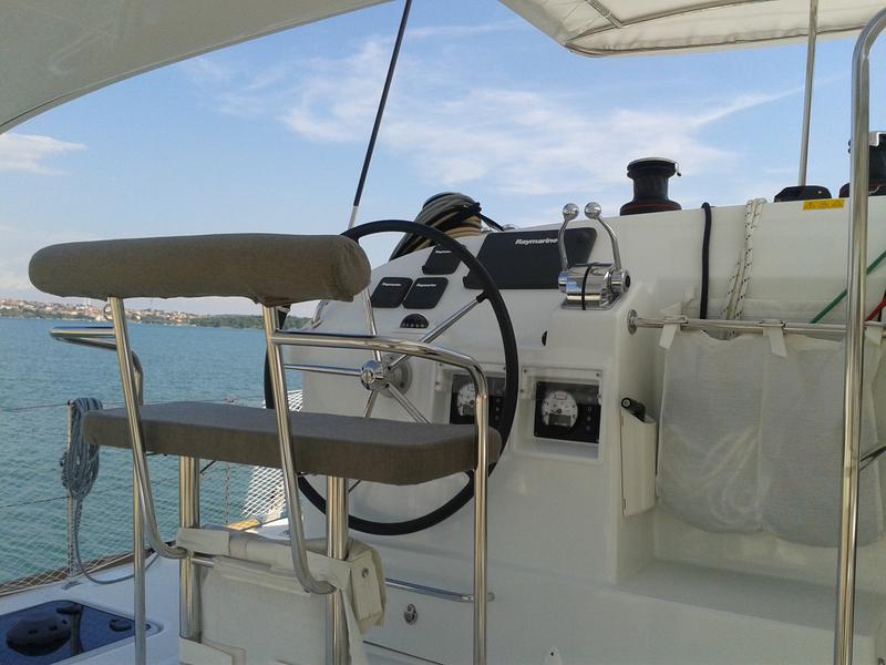 Book yachts online - catamaran - Lagoon 400 S2 - Evelina - rent