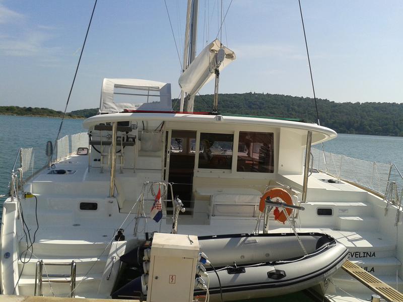 Book yachts online - catamaran - Lagoon 400 S2 - Evelina - rent